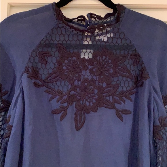 Blue and black blouse - Picture 2 of 4